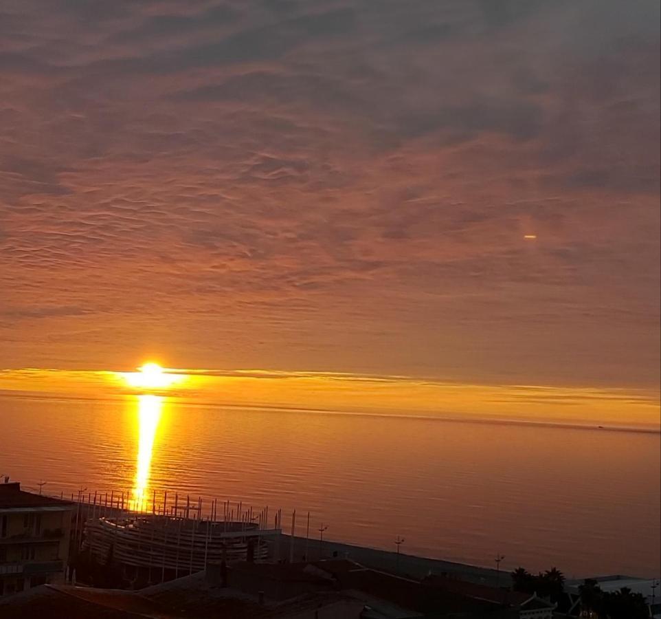 Luxury Sea View Orbi City Batumi Eksteriør billede